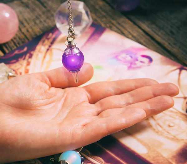 Pendulum Cheryl-crop